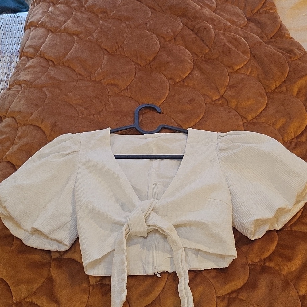 Bec & Bridge top Size M White Seersucker Cropped Puffed sleeve Brigerton Regency